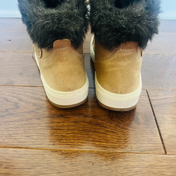 Like new Kimberfeel size 7Tan Fur-Lined Lace-Up Boots - Picture 5 of 8